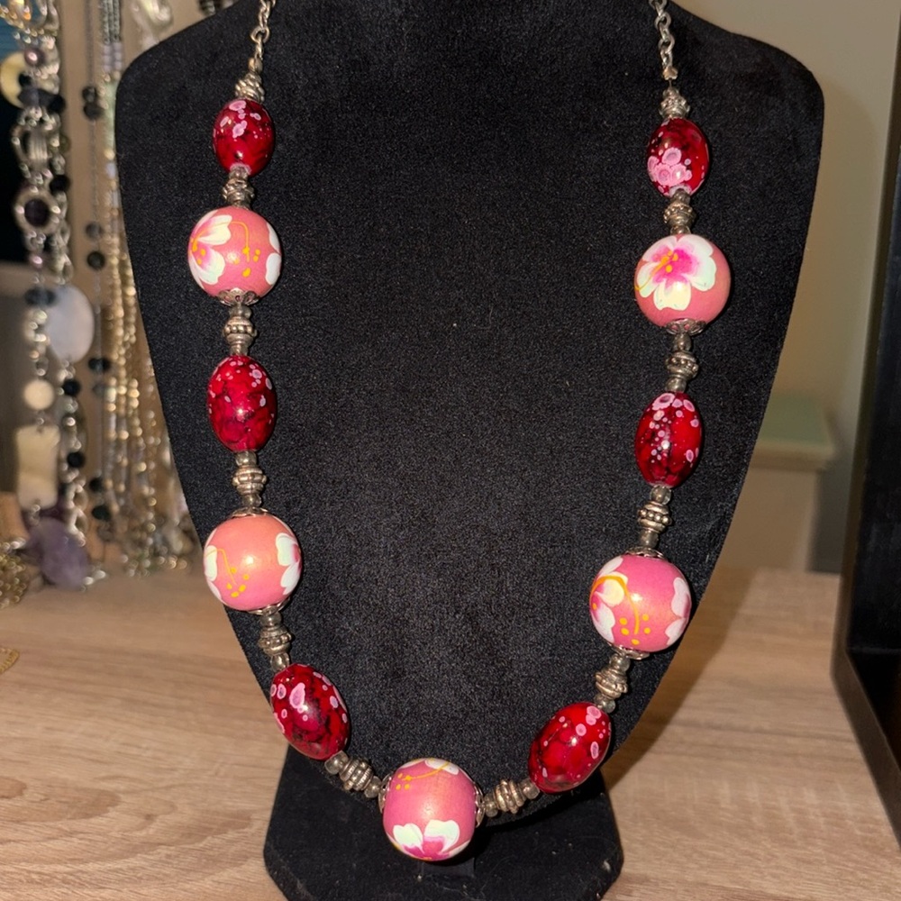 Beautiful vintage Art glass and wood bead Neaklace
